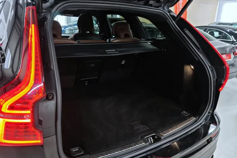 Volvo XC60 din 2020 cu 97.035 km - oferta VOL195360 - foto 34