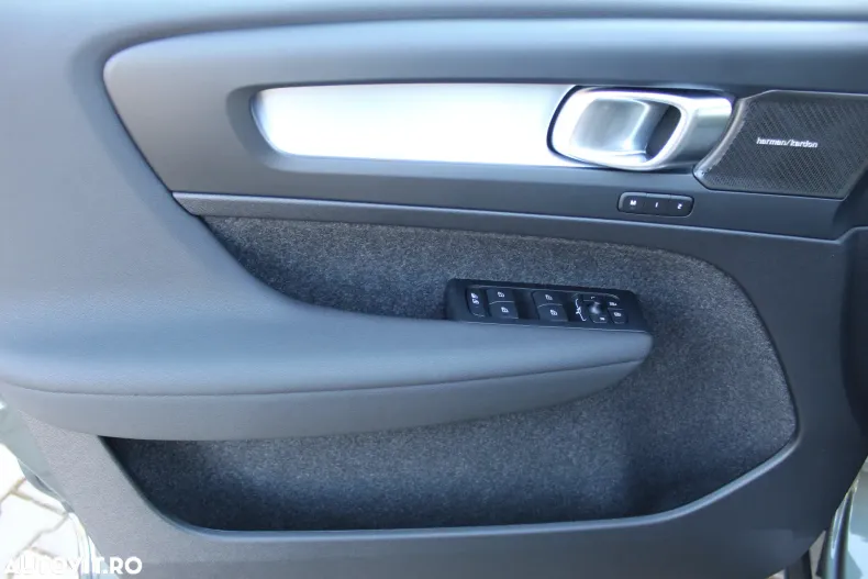 Volvo XC40 din 2025 cu 1.000 km - oferta VOL195388 - foto 10