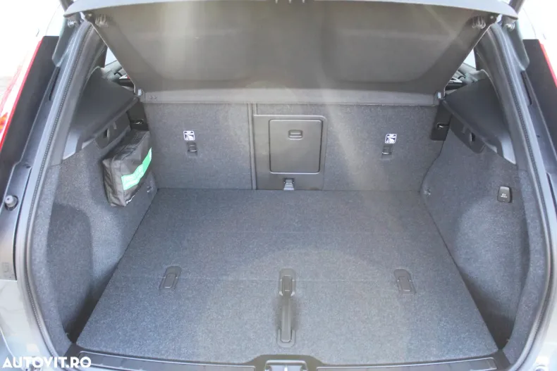 Volvo XC40 din 2025 cu 1.000 km - oferta VOL195388 - foto 30