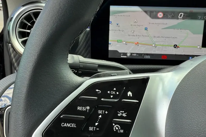 Mercedes-Benz A 220 (Clasa A) din 2024 cu 6.400 km - oferta MER195403 - foto 12