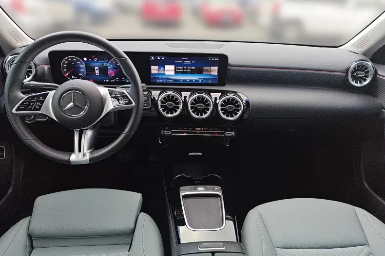 Mercedes-Benz A 220 (Clasa A) din 2024 cu 6.400 km - oferta MER195403 - foto 24