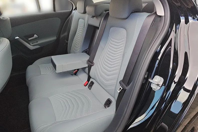 Mercedes-Benz A 220 (Clasa A) din 2024 cu 6.400 km - oferta MER195403 - foto 27