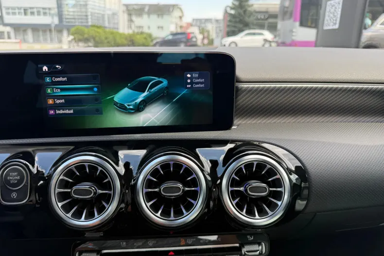 Mercedes-Benz A 220 (Clasa A) din 2024 cu 6.400 km - oferta MER195403 - foto 33