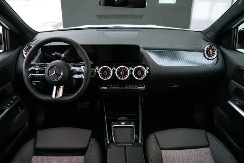 Mercedes-Benz EQA din 2025 cu 6.000 km - oferta MER195405 - foto 9