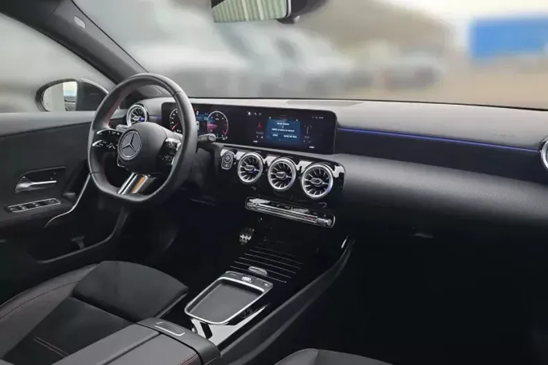 Mercedes-Benz A 220 (Clasa A) din 2024 cu 10.900 km - oferta MER195423 - foto 12
