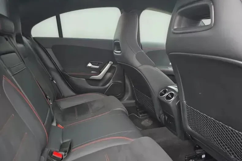 Mercedes-Benz CLA 250 (Clasa CLA) din 2023 cu 28.000 km - oferta MER195425 - foto 14
