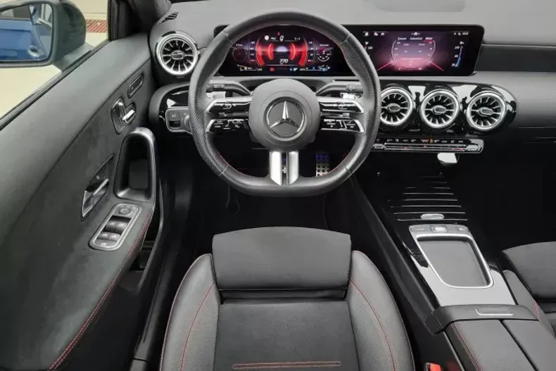 Mercedes-Benz A 200 (Clasa A) din 2024 cu 11.000 km - oferta MER195426 - foto 10