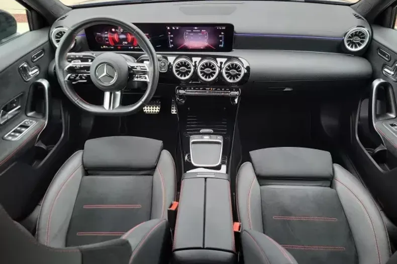 Mercedes-Benz A 200 (Clasa A) din 2024 cu 11.000 km - oferta MER195426 - foto 11