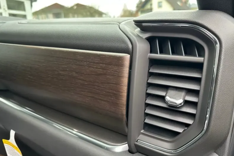 Chevrolet Silverado din 2025 cu 12.000 km - oferta CHE195457 - foto 6