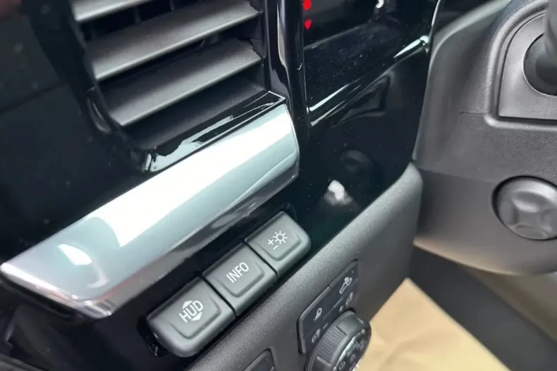 Chevrolet Silverado din 2025 cu 12.000 km - oferta CHE195457 - foto 21