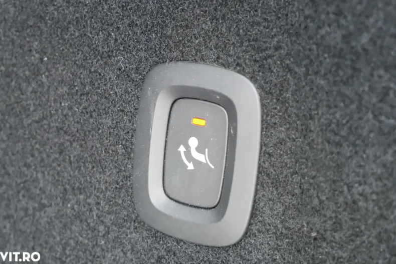 Volvo XC60 din 2021 cu 104.784 km - oferta VOL195501 - foto 35