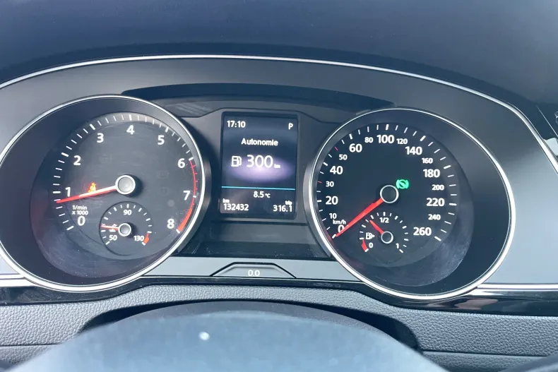 Volkswagen Passat din 2020 cu 132.000 km - oferta VOL195508 - foto 39