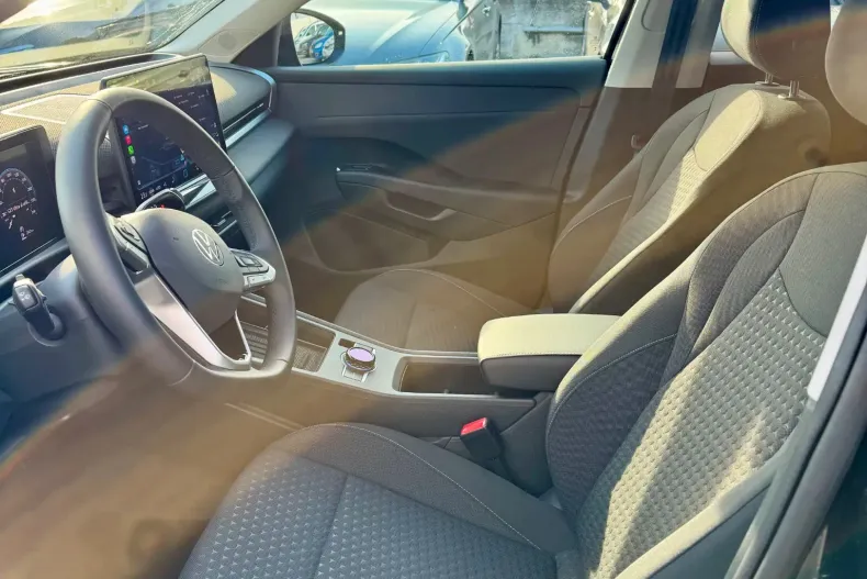 Volkswagen T-Roc din 2025 cu 1.450 km - oferta VOL195522 - foto 7