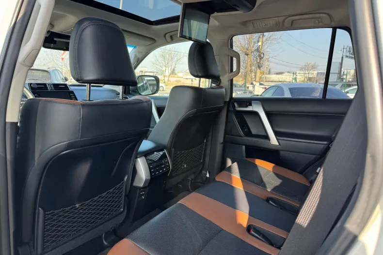 Toyota Land Cruiser din 2024 cu 29.980 km - oferta TOY195528 - foto 9