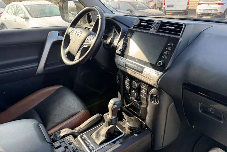 Toyota Land Cruiser din 2024 cu 29.980 km - oferta TOY195528 - foto 13