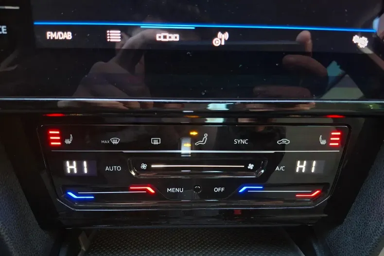 Volkswagen Passat din 2021 cu 75.132 km - oferta VOL195536 - foto 19