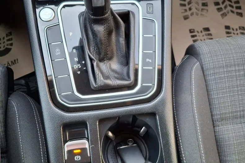 Volkswagen Passat din 2021 cu 75.132 km - oferta VOL195536 - foto 21