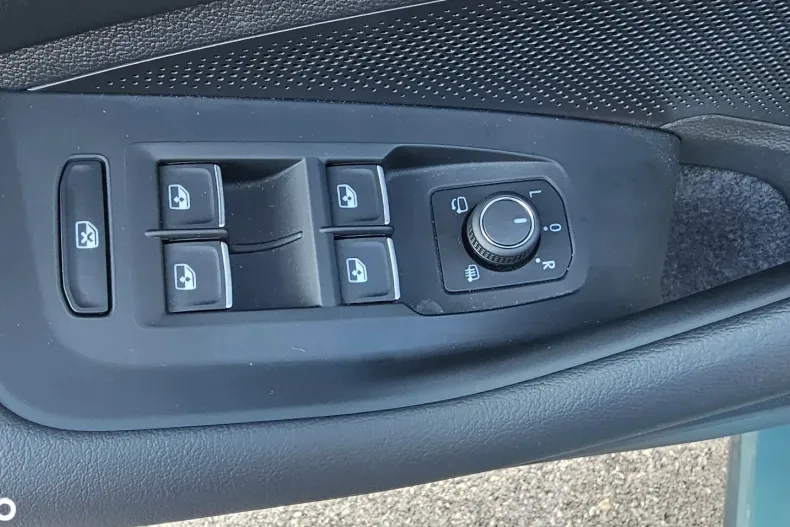 Volkswagen Passat din 2024 cu 13.236 km - oferta VOL195540 - foto 28