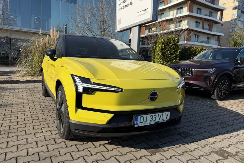 Volvo EX30 din 2025 cu 1.989 km - oferta VOL195562 - foto 2