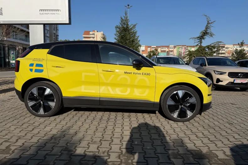 Volvo EX30 din 2025 cu 1.989 km - oferta VOL195562 - foto 3