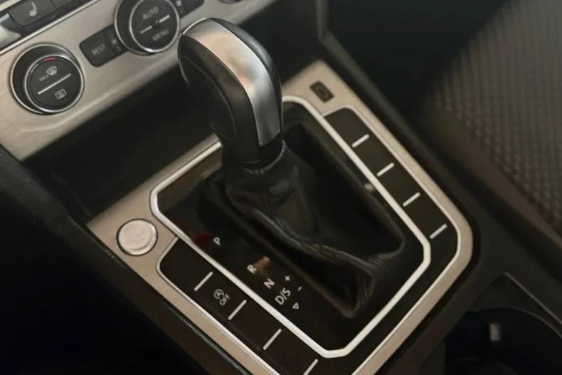 Volkswagen Passat din 2020 cu 97.000 km - oferta VOL195566 - foto 18