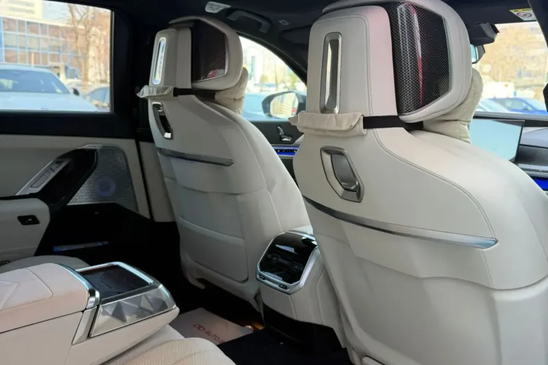 BMW M7 (Seria 7) din 2025 cu 34.415 km - oferta BMW195567 - foto 17