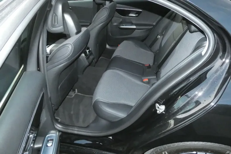 Mercedes-Benz C 200 (Clasa C) din 2022 cu 33.000 km - oferta MER195610 - foto 15