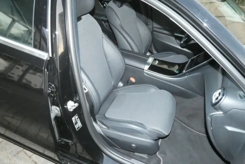 Mercedes-Benz C 200 (Clasa C) din 2022 cu 33.000 km - oferta MER195610 - foto 17