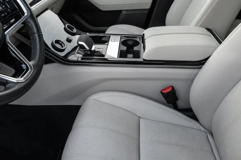 Land Rover Range Rover Velar din 2024 cu 28.784 km - oferta LAN195621 - foto 13