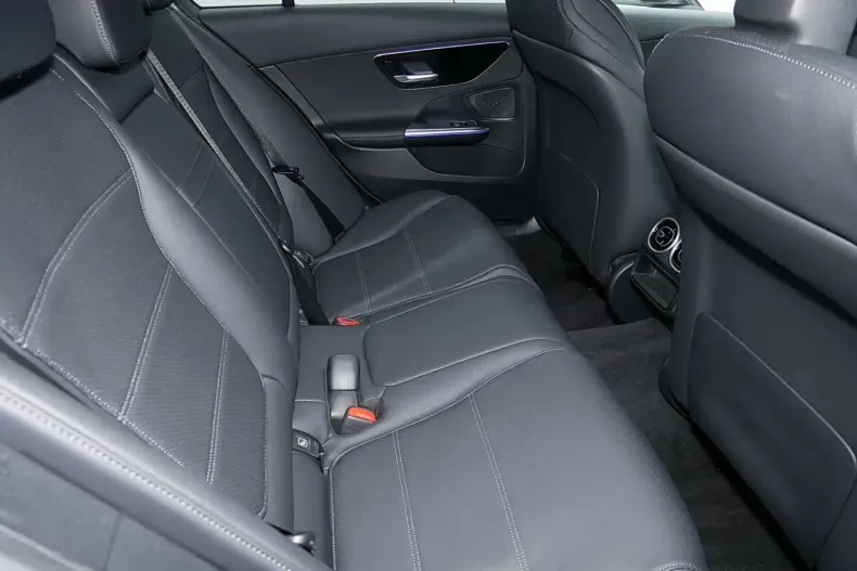 Mercedes-Benz C 300 (Clasa C) din 2024 cu 13.475 km - oferta MER195632 - foto 11