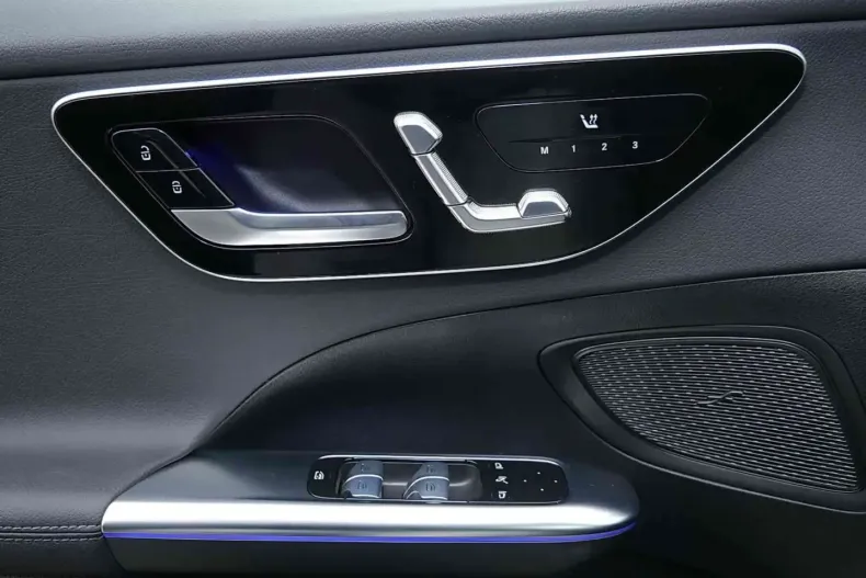 Mercedes-Benz C 300 (Clasa C) din 2024 cu 13.475 km - oferta MER195632 - foto 12