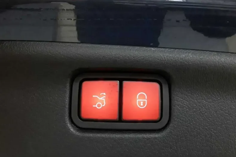 Mercedes-Benz C 220 (Clasa C) din 2023 cu 47.648 km - oferta MER195633 - foto 17