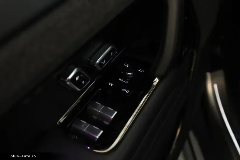 Land Rover Range Rover Sport din 2023 cu 42.990 km - oferta LAN195662 - foto 17