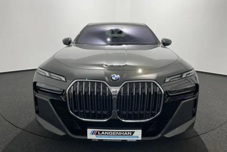 BMW 740 (Seria 7) din 2025 cu 40.064 km - oferta BMW195664 - foto 2