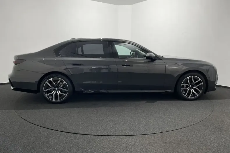 BMW 740 (Seria 7) din 2025 cu 40.064 km - oferta BMW195664 - foto 3