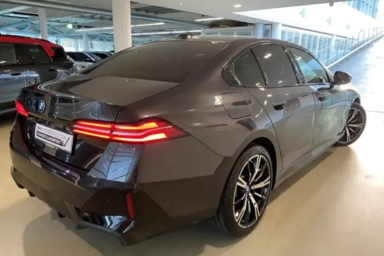 BMW 550 (Seria 5) din 2024 cu 31.636 km - oferta BMW195685 - foto 3