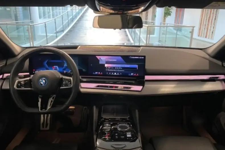 BMW 550 (Seria 5) din 2024 cu 31.636 km - oferta BMW195685 - foto 6