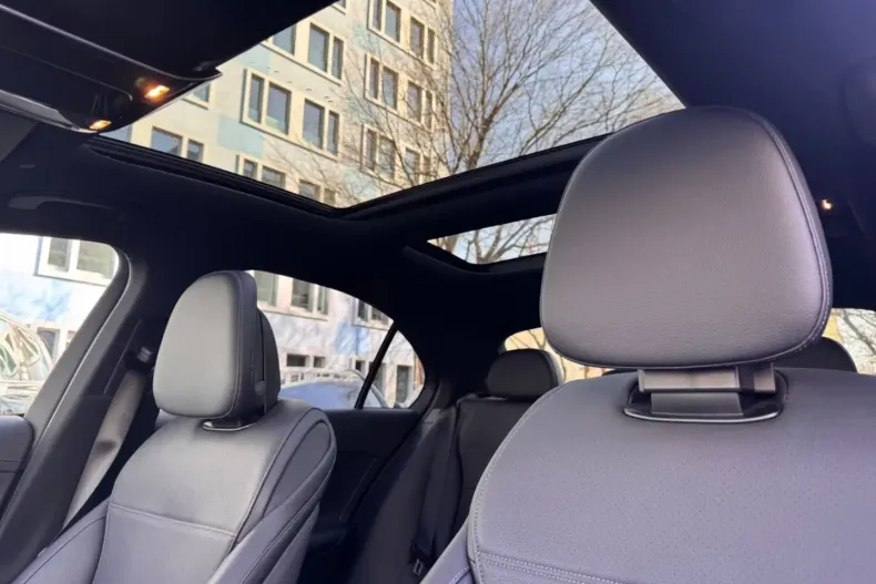 Mercedes-Benz C 300 (Clasa C) din 2024 cu 34.478 km - oferta MER195701 - foto 9