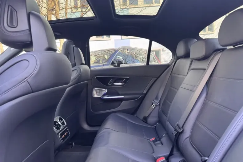 Mercedes-Benz C 300 (Clasa C) din 2024 cu 34.478 km - oferta MER195701 - foto 11