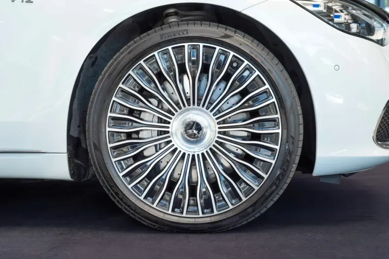 Mercedes-Benz S 680 (Clasa S) din 2025 cu 18.936 km - oferta MER195718 - foto 5