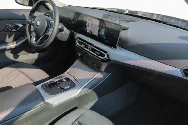 BMW 318i (Seria 3) din 2023 cu 7.169 km - oferta BMW195765 - foto 7