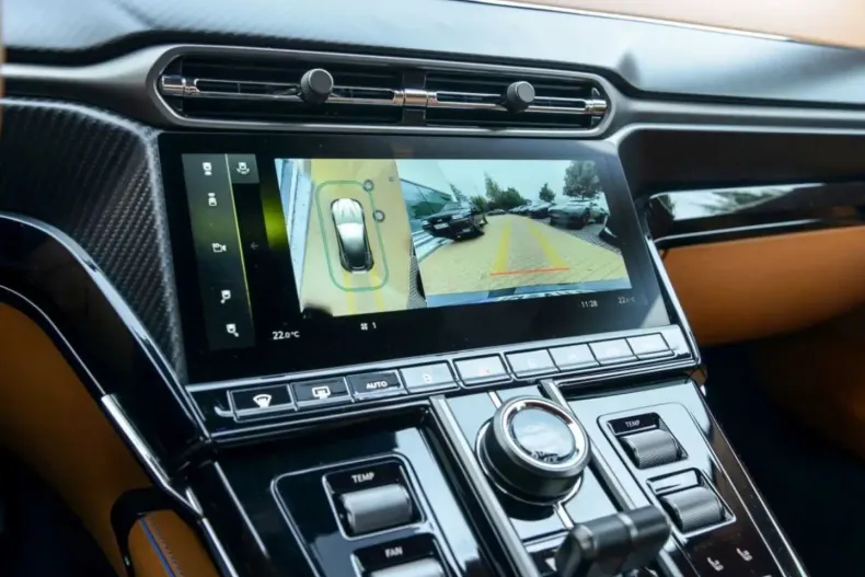 Aston Martin V8 Vantage din 2024 cu 10.499 km - oferta AST195770 - foto 20