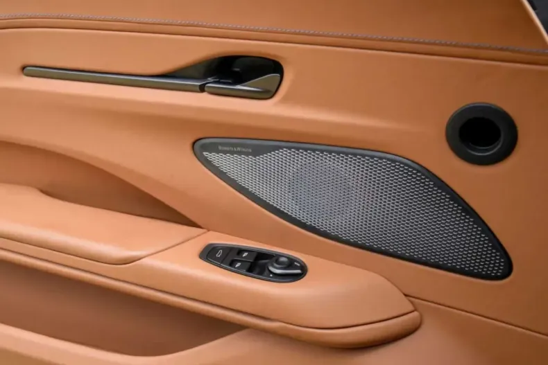 Aston Martin V8 Vantage din 2024 cu 10.499 km - oferta AST195770 - foto 29