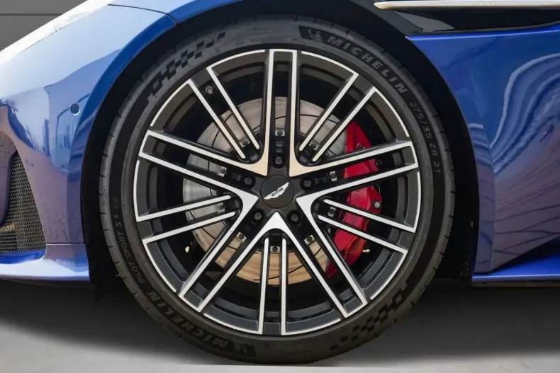 Aston Martin DB12 din 2024 cu 10.990 km - oferta AST195771 - foto 9