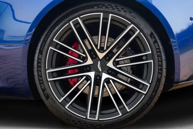 Aston Martin DB12 din 2024 cu 10.990 km - oferta AST195771 - foto 10