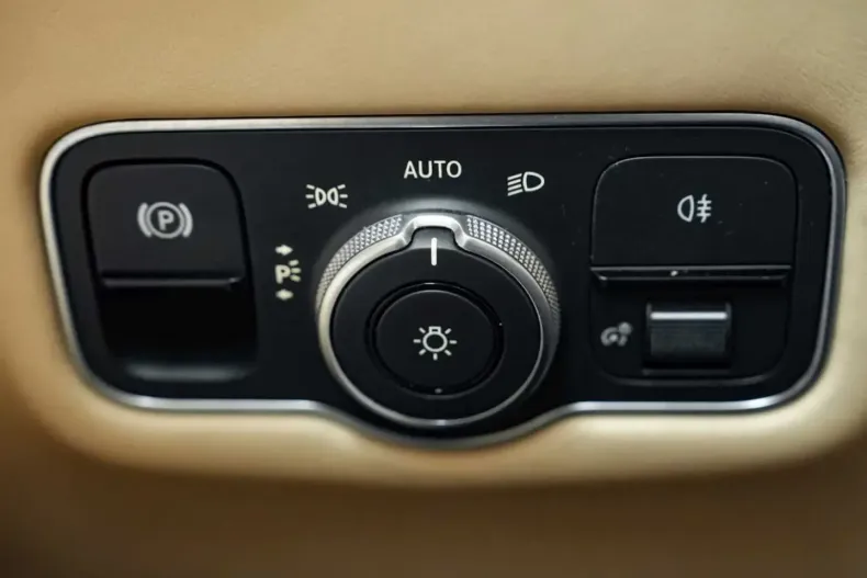 Aston Martin DB12 din 2024 cu 10.990 km - oferta AST195771 - foto 28