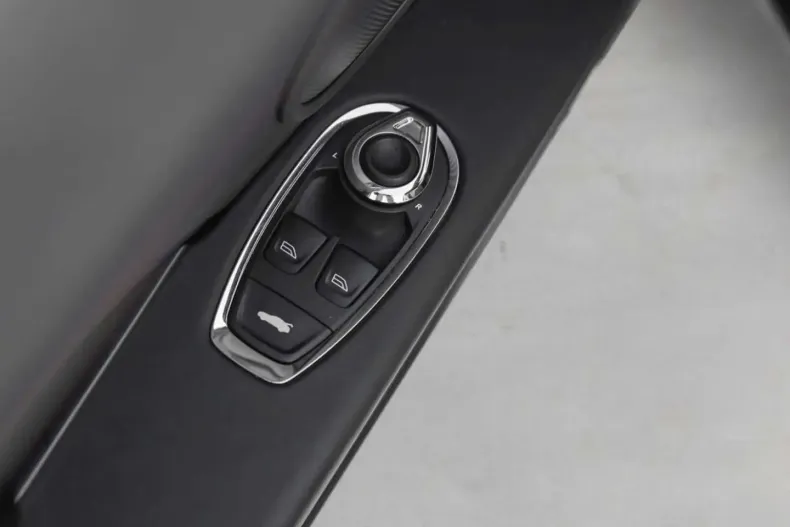 Aston Martin DB11 din 2022 cu 18.641 km - oferta AST195772 - foto 26