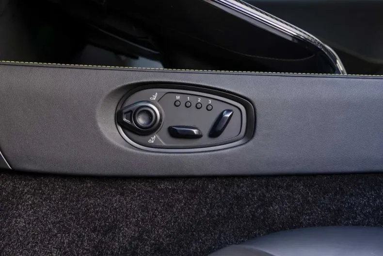 Aston Martin V8 Vantage din 2024 cu 23.600 km - oferta AST195774 - foto 16