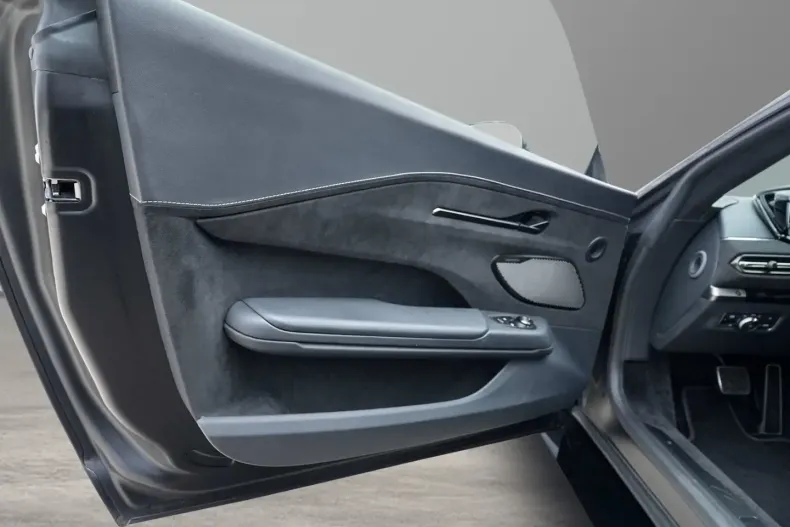 Aston Martin V8 Vantage din 2024 cu 10.000 km - oferta AST195787 - foto 17