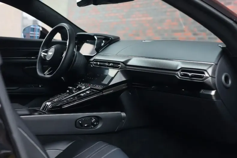 Aston Martin V8 Vantage din 2025 cu 17.076 km - oferta AST195792 - foto 23